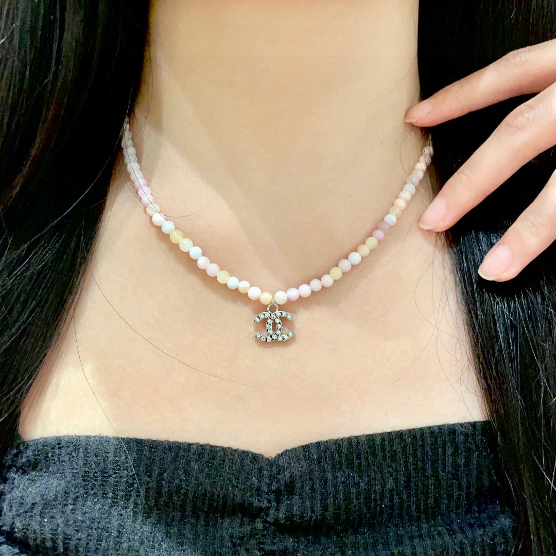  Chanel香奈儿 中古 项链👀小香家的款式真心无需多介绍😘🎶每一款都超好看，精致大方，非常显气质。