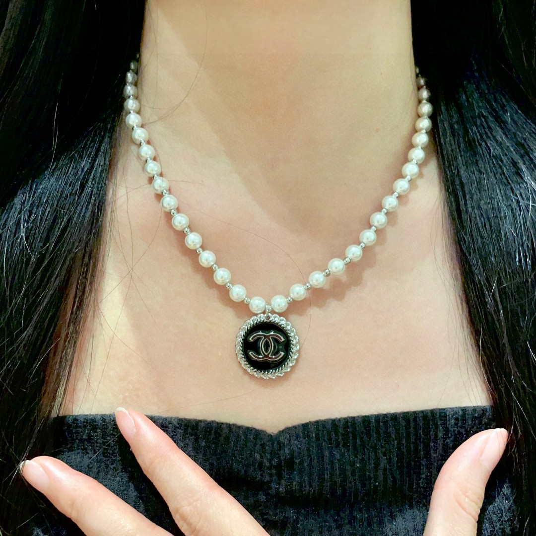  Chanel香奈儿 中古 项链👀小香家的款式真心无需多介绍😘🎶每一款都超好看，精致大方，非常显气质。