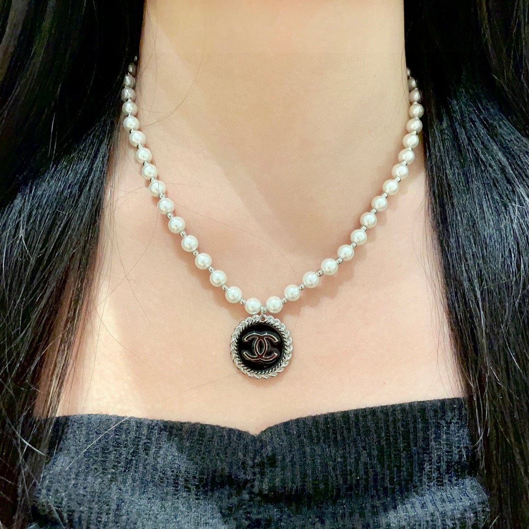  Chanel香奈儿 中古 项链👀小香家的款式真心无需多介绍😘🎶每一款都超好看，精致大方，非常显气质。