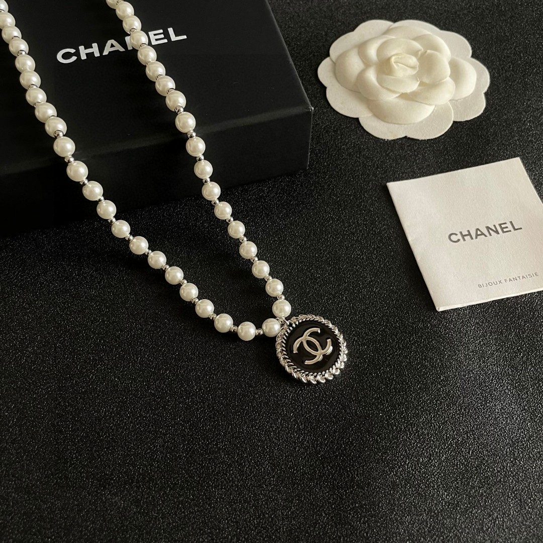  Chanel香奈儿 中古 项链👀小香家的款式真心无需多介绍😘🎶每一款都超好看，精致大方，非常显气质。