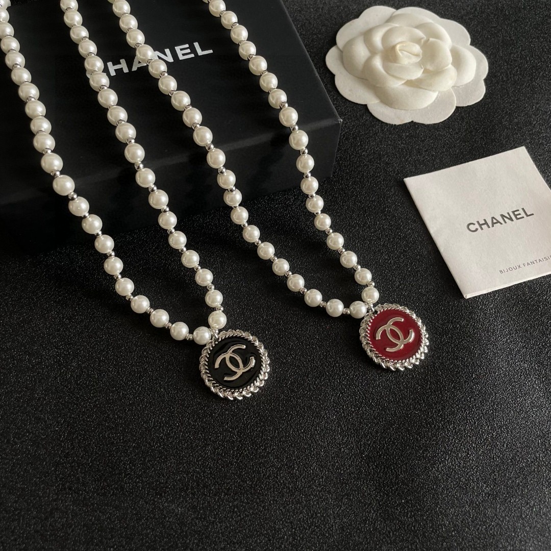  Chanel香奈儿 中古 项链👀小香家的款式真心无需多介绍😘🎶每一款都超好看，精致大方，非常显气质。