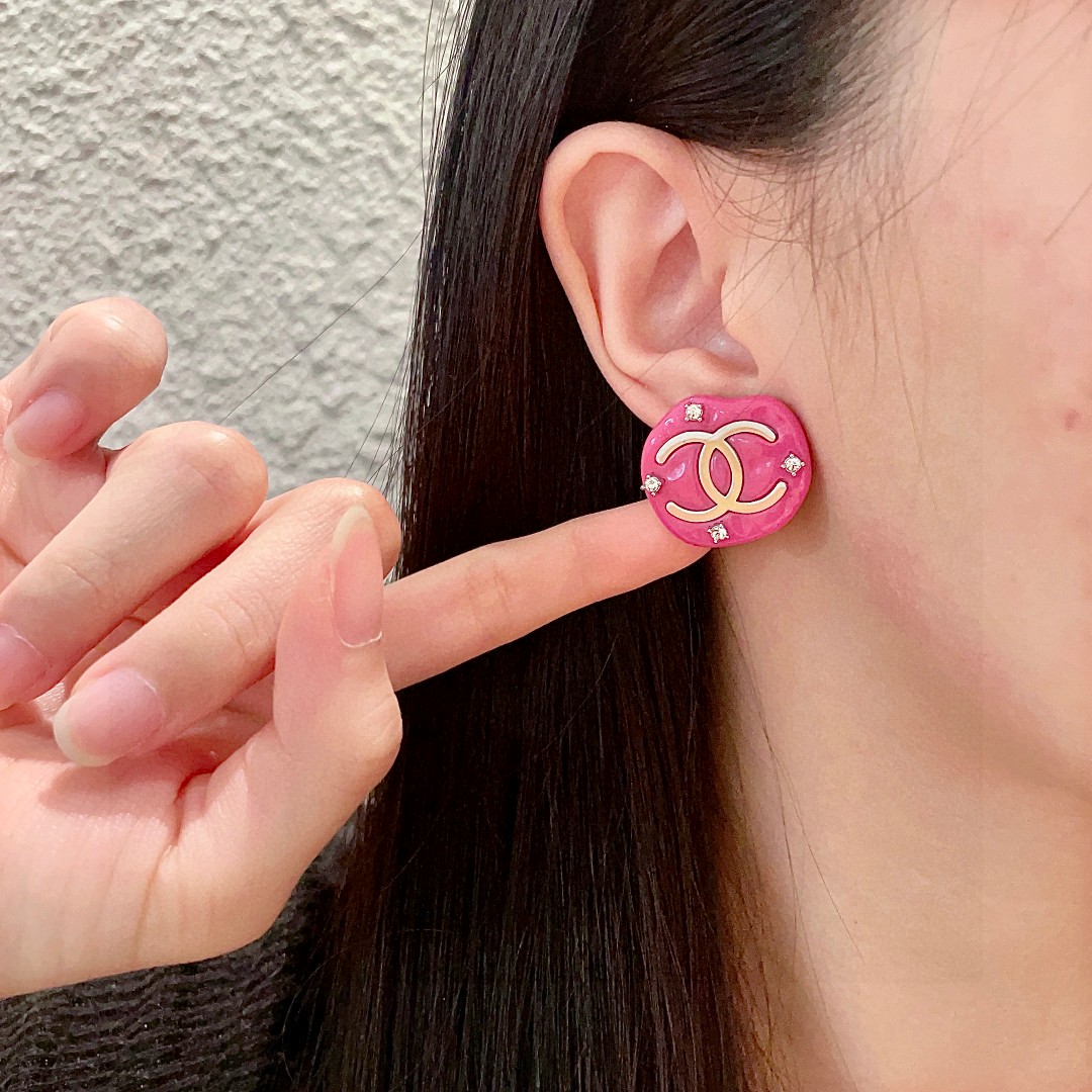  香奈儿✨双C带钻耳钉