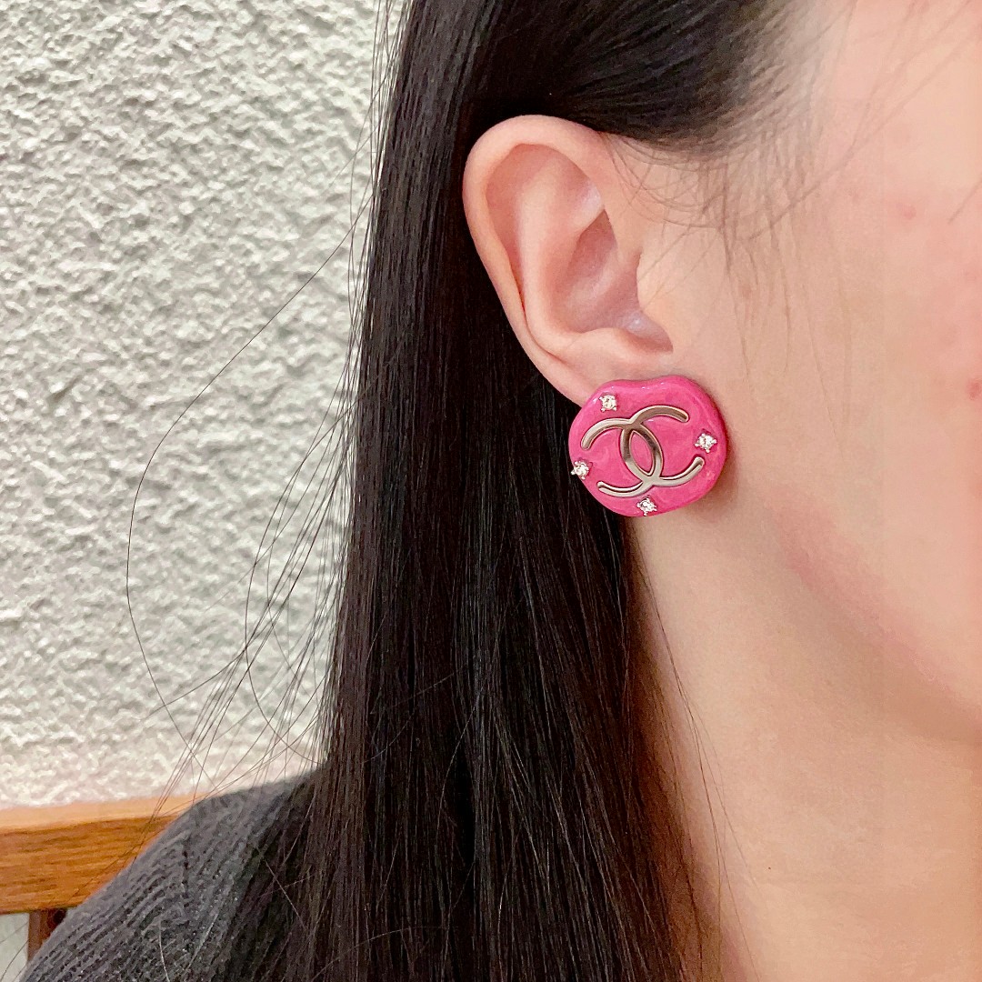  香奈儿✨双C带钻耳钉