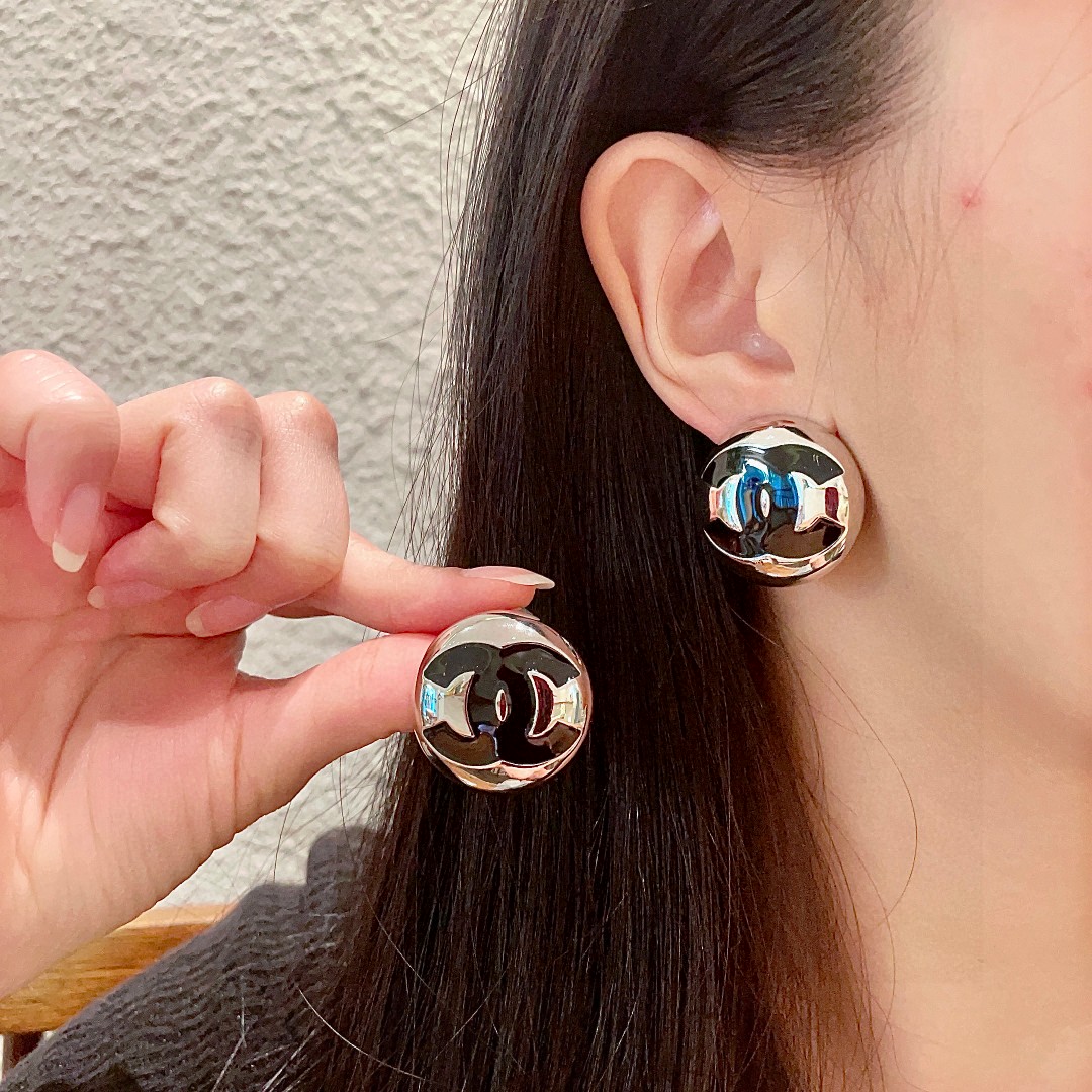 P130 香奈儿✨双C耳钉
