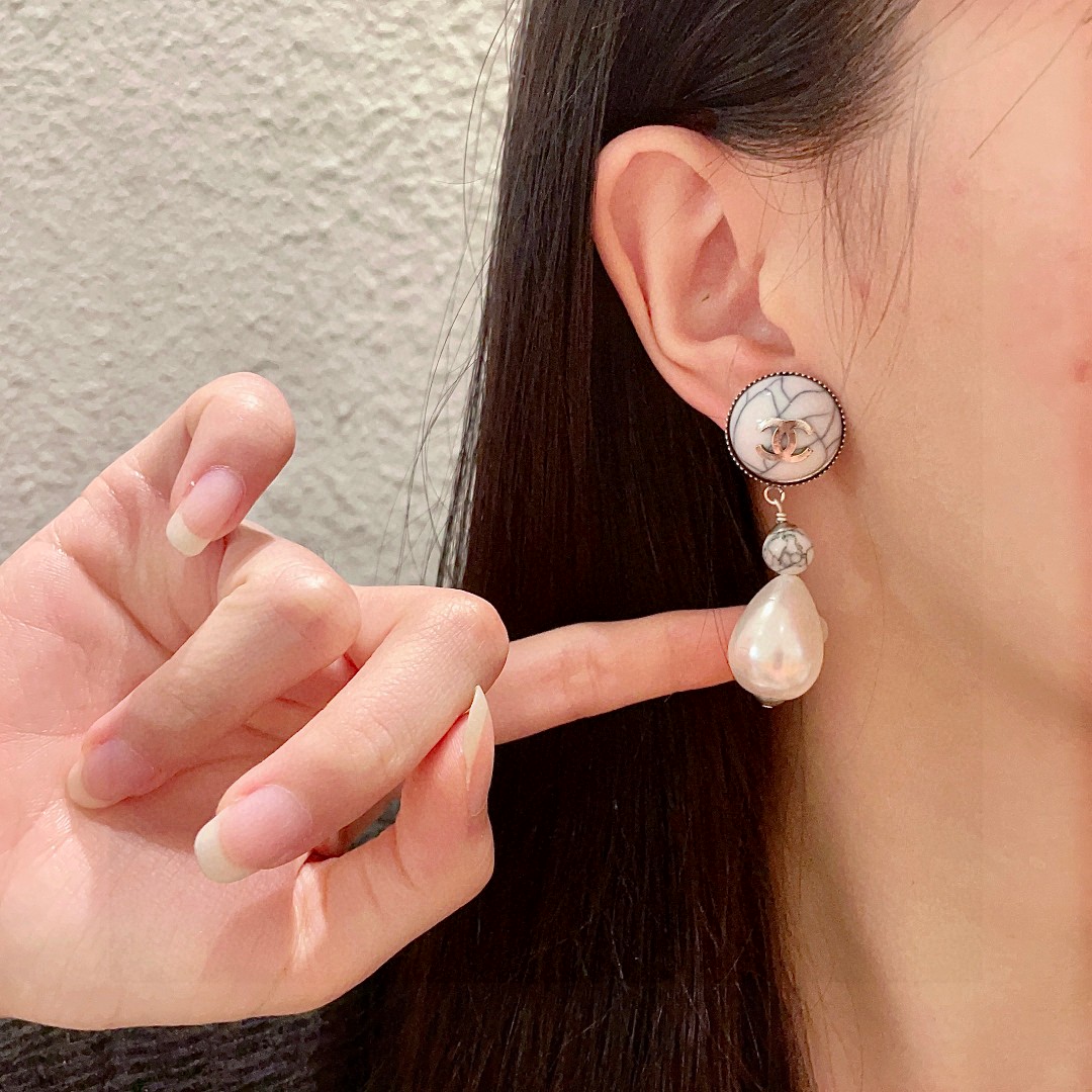  香奈儿✨珍珠双C耳环
