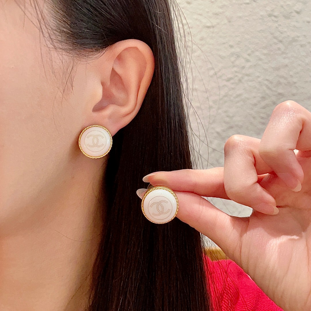  香奈儿✨经典双C耳钉