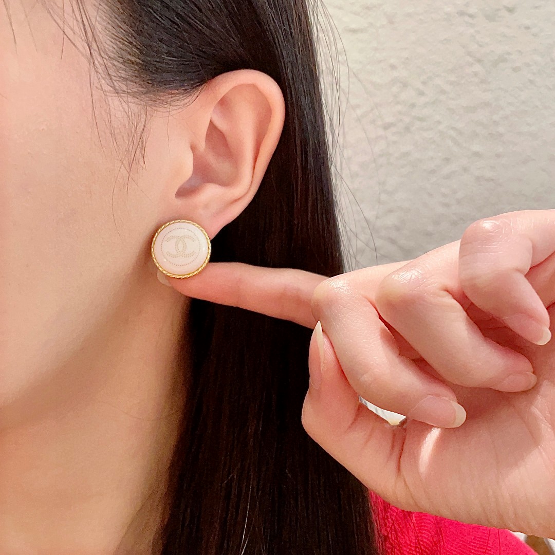  香奈儿✨经典双C耳钉