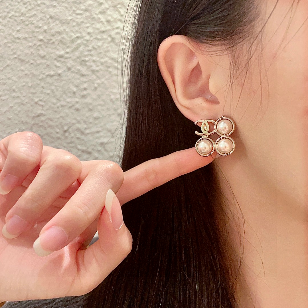  香奈儿✨珍珠双C耳钉