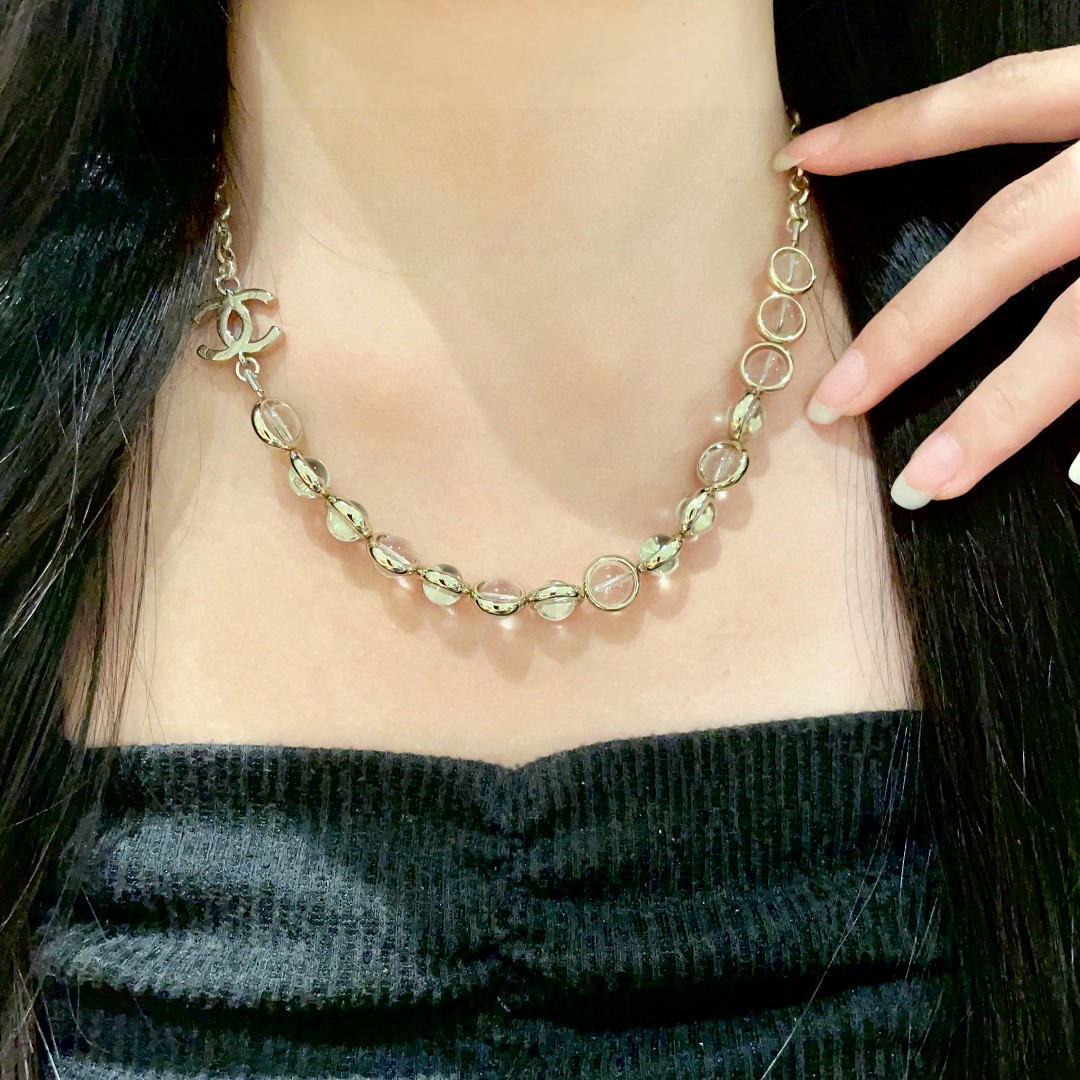  香奈儿✨透明珠双C项链