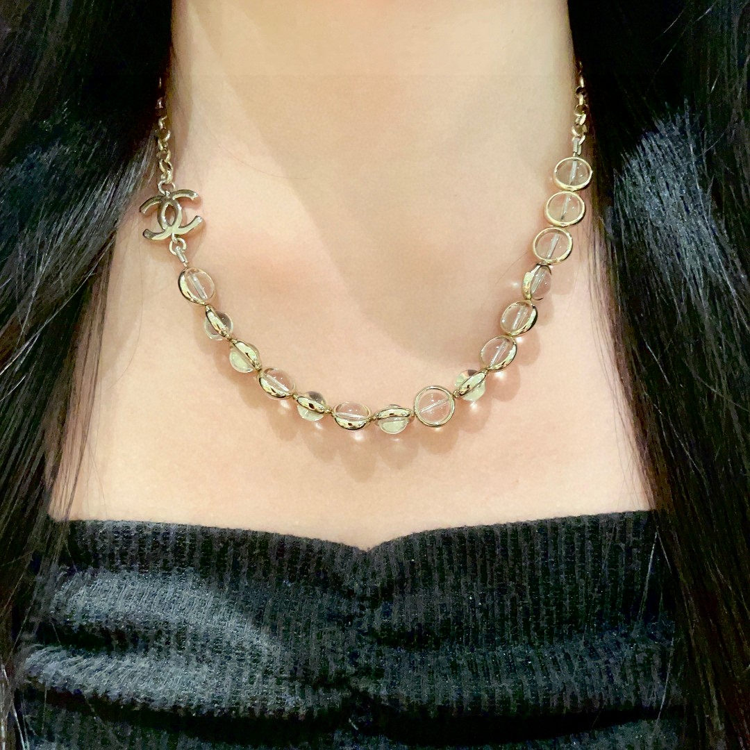  香奈儿✨透明珠双C项链