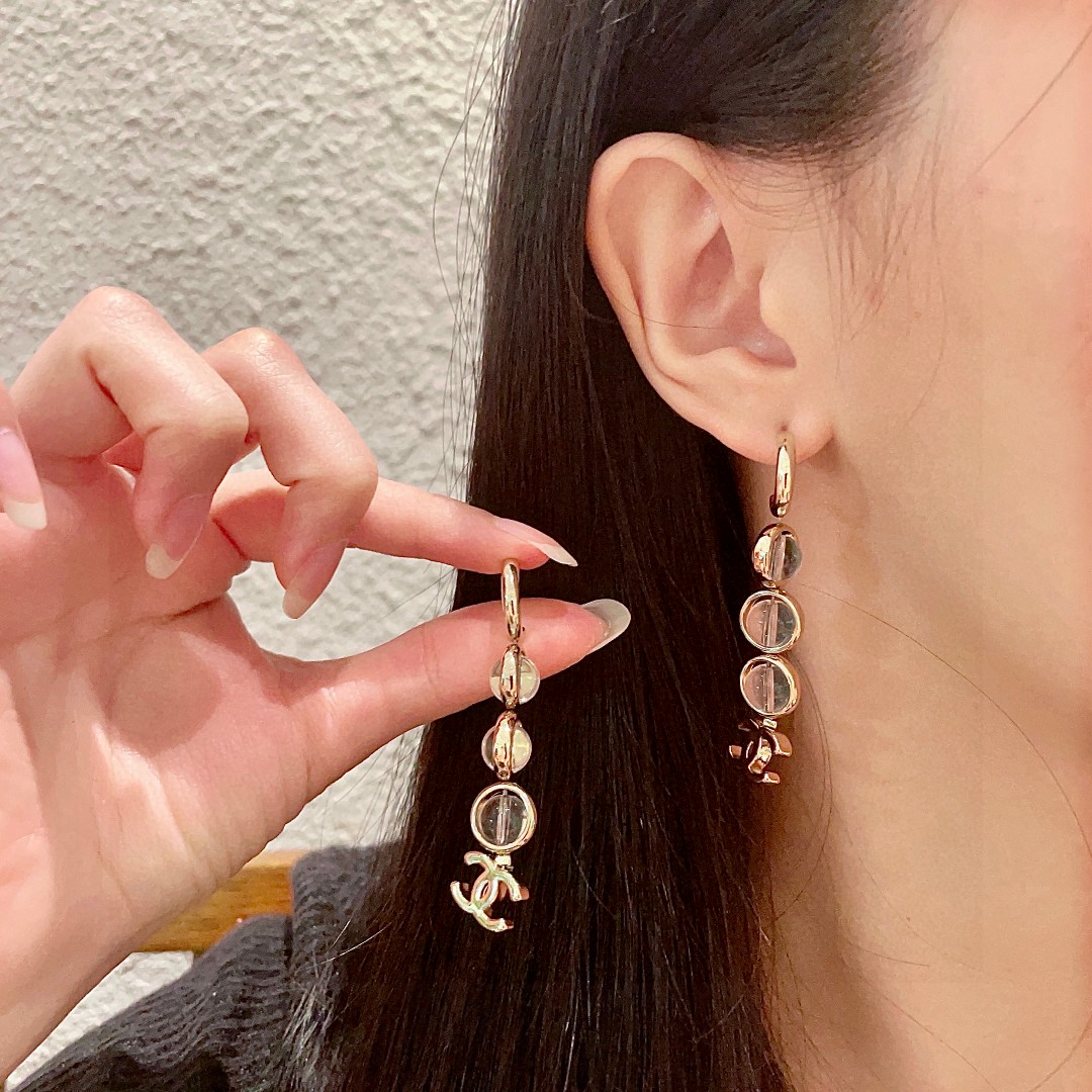  香奈儿✨透明珠双C耳环