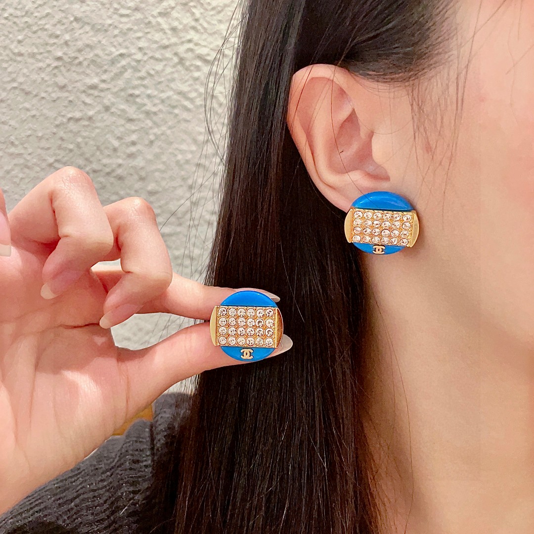  香奈儿✨双C镶钻耳钉