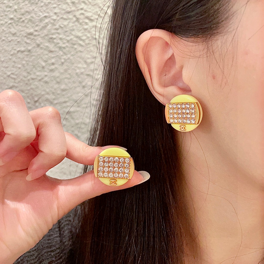  香奈儿✨双C镶钻耳钉