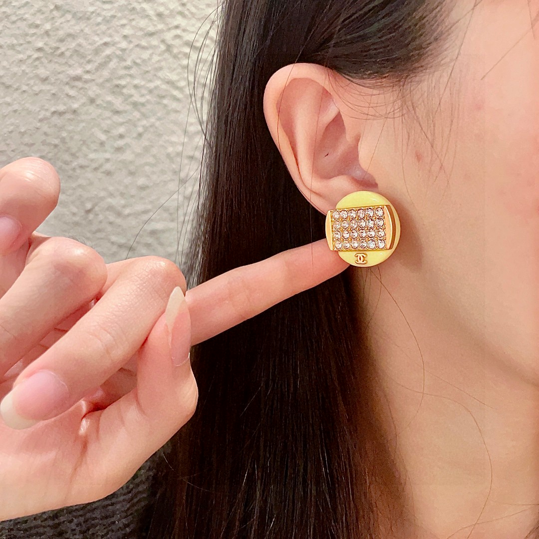  香奈儿✨双C镶钻耳钉