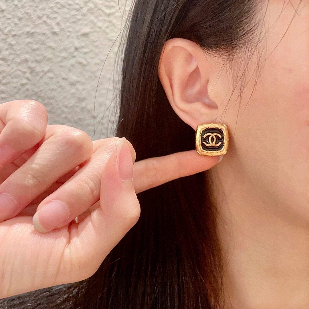  香奈儿✨经典双C耳钉