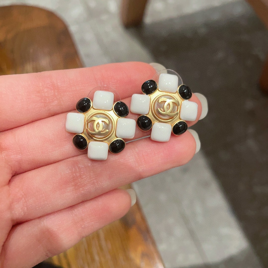  香奈儿✨经典双c耳钉