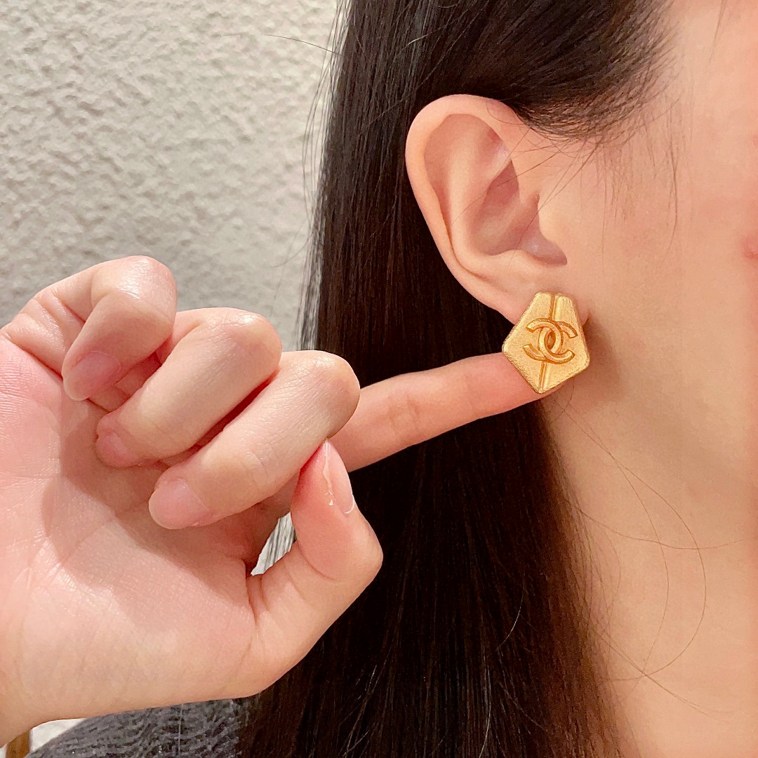  香奈儿✨经典双C耳钉