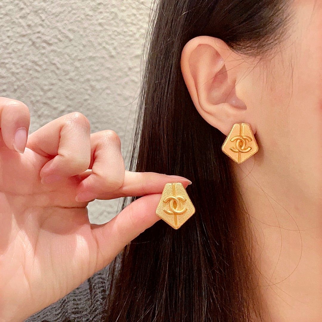  香奈儿✨经典双C耳钉