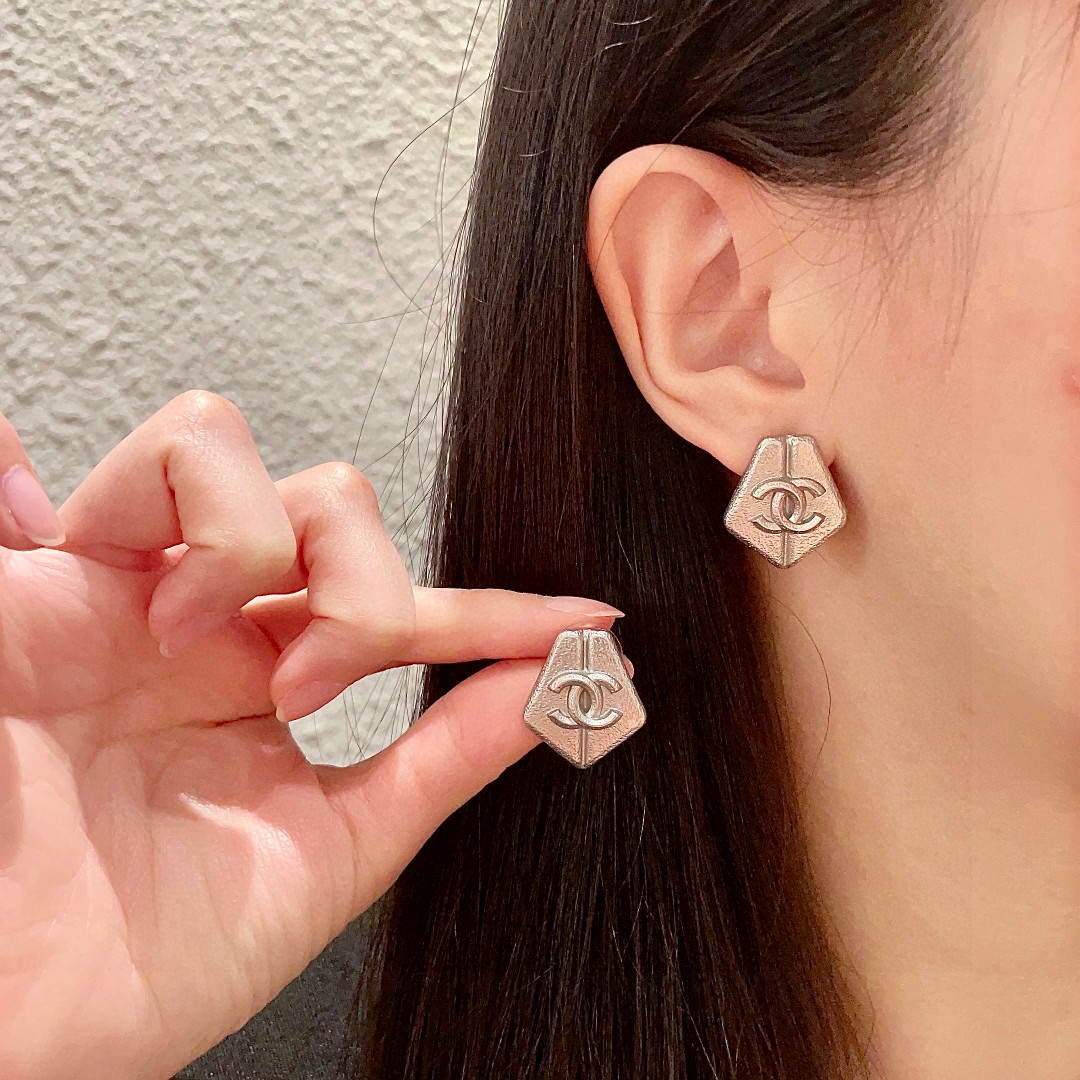  香奈儿✨经典双C耳钉