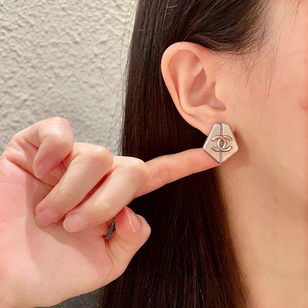  香奈儿✨经典双C耳钉
