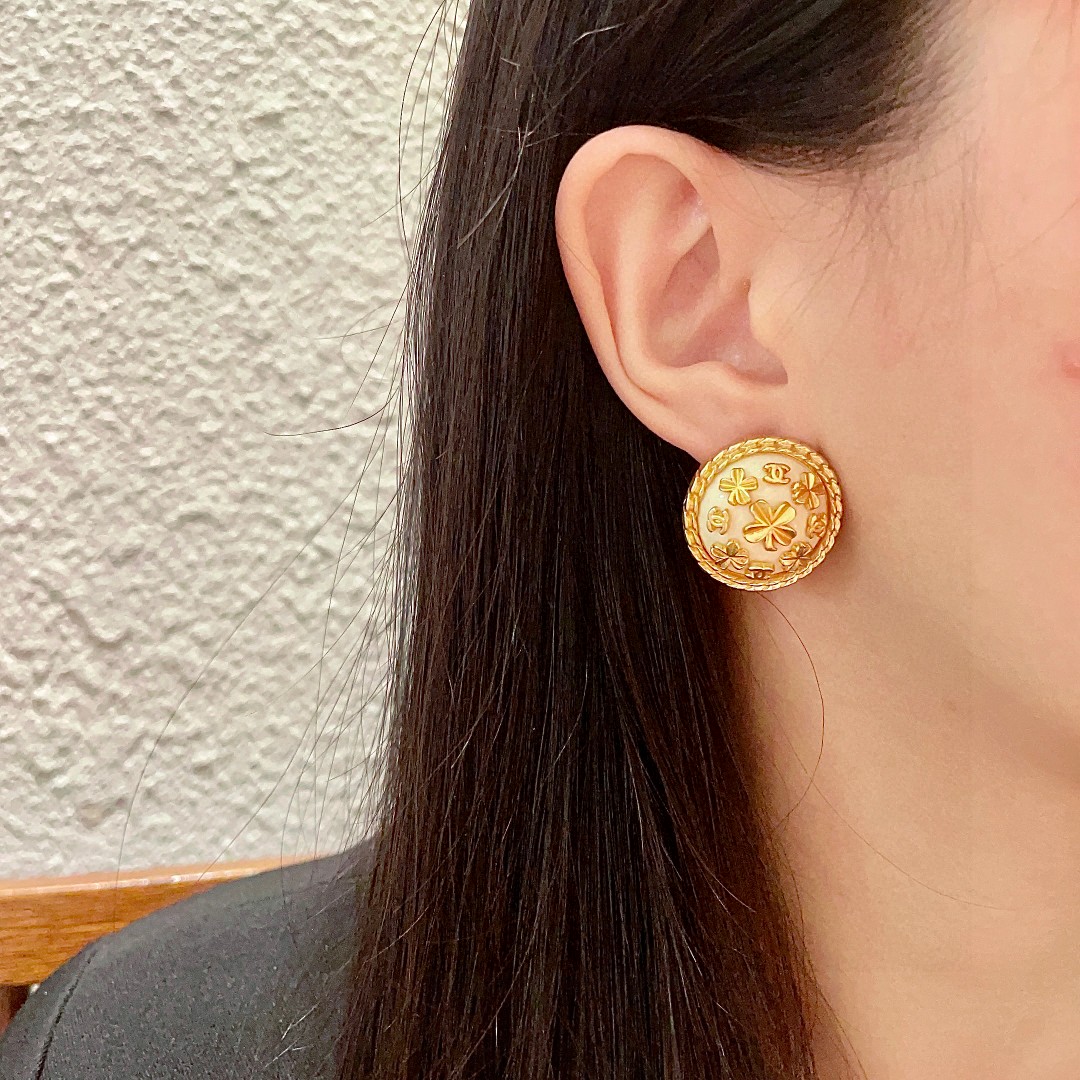  香奈儿✨山茶花🌸双C耳钉