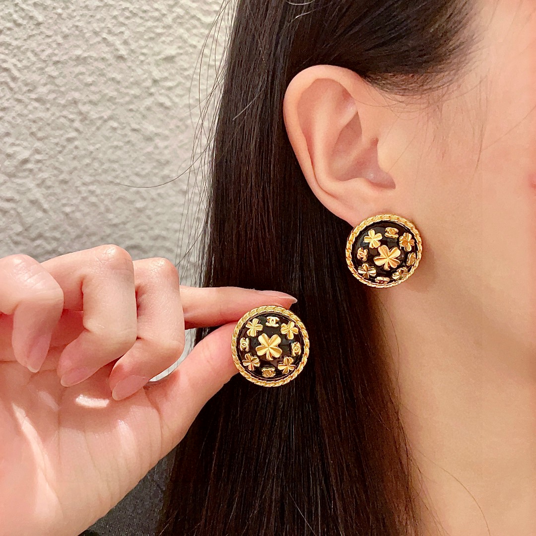  香奈儿✨山茶花🌸双C耳钉