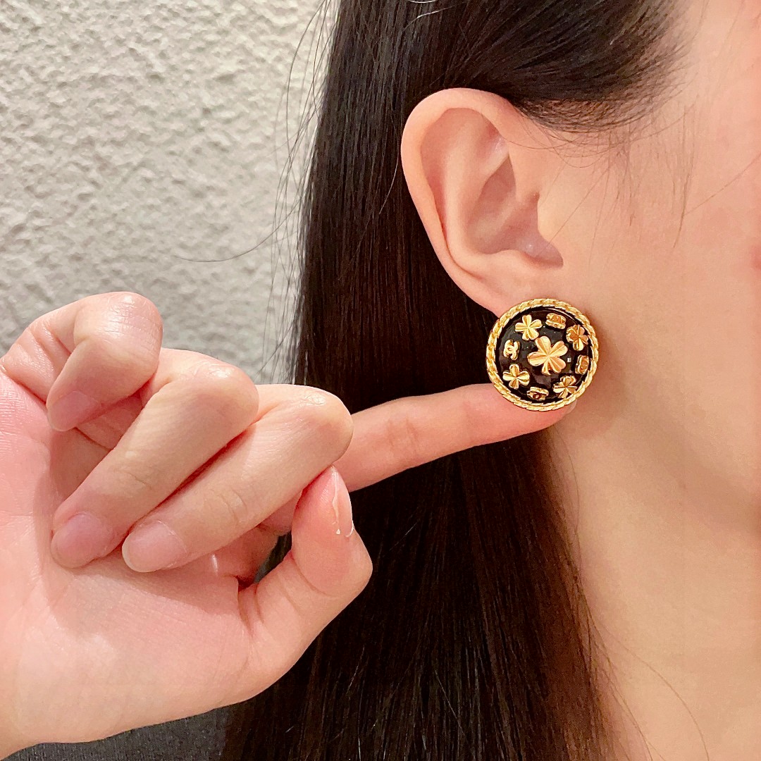  香奈儿✨山茶花🌸双C耳钉