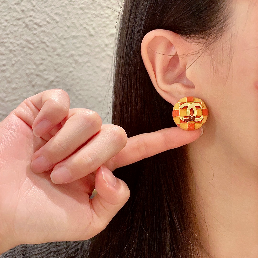  香奈儿✨棋盘格双C耳钉