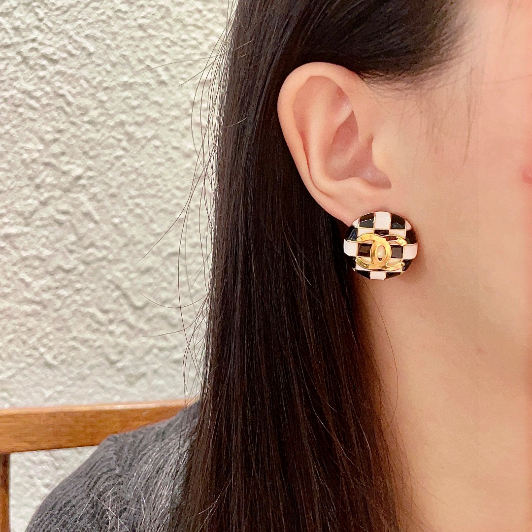  香奈儿✨棋盘格双C耳钉