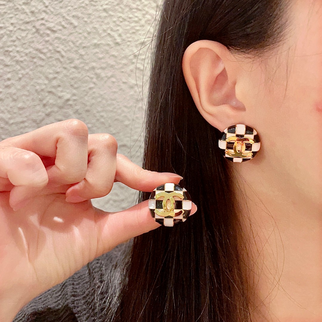  香奈儿✨棋盘格双C耳钉