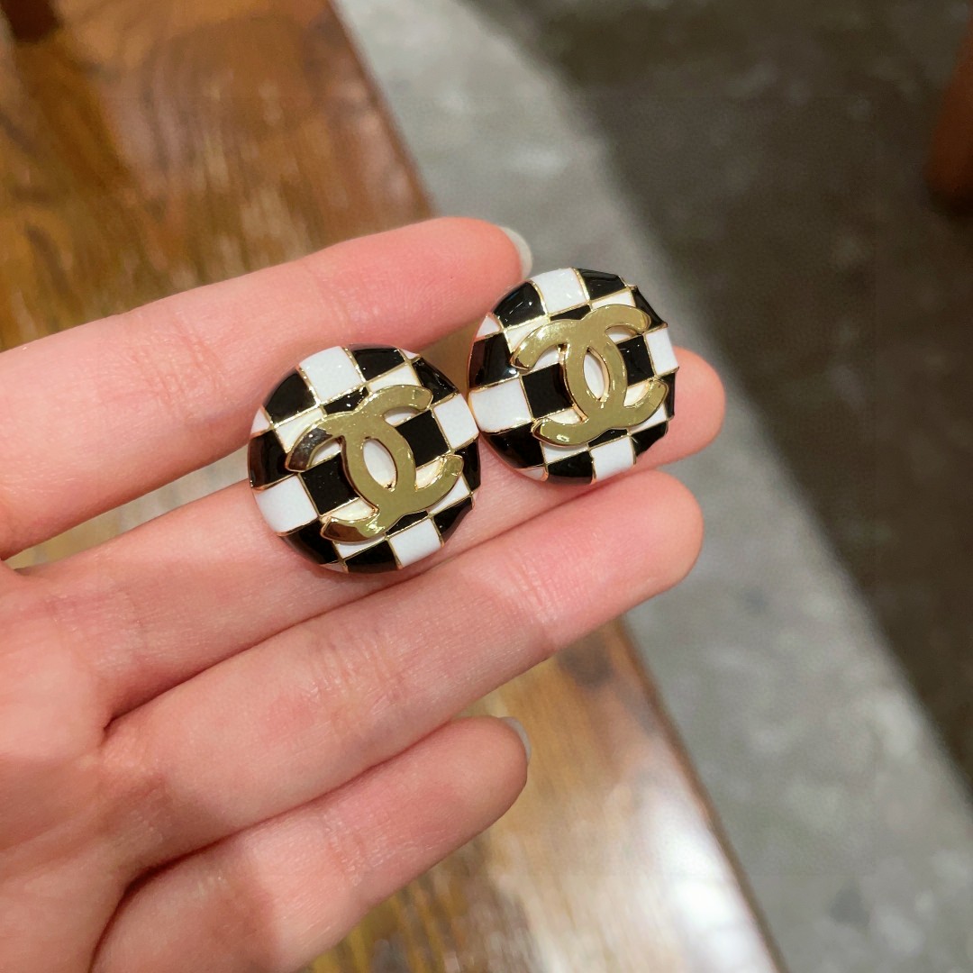  香奈儿✨棋盘格双C耳钉