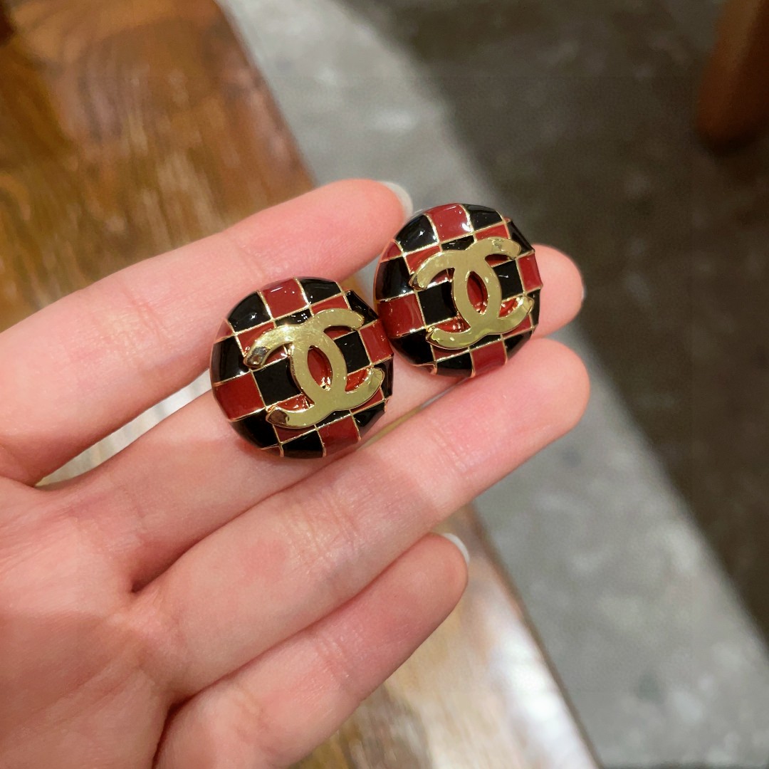  香奈儿✨棋盘格双C耳钉