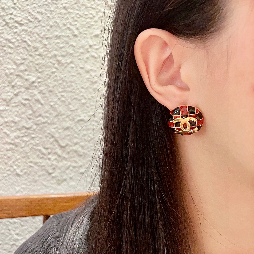  香奈儿✨棋盘格双C耳钉