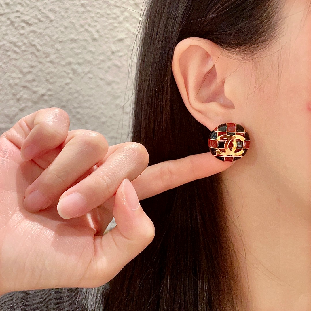  香奈儿✨棋盘格双C耳钉