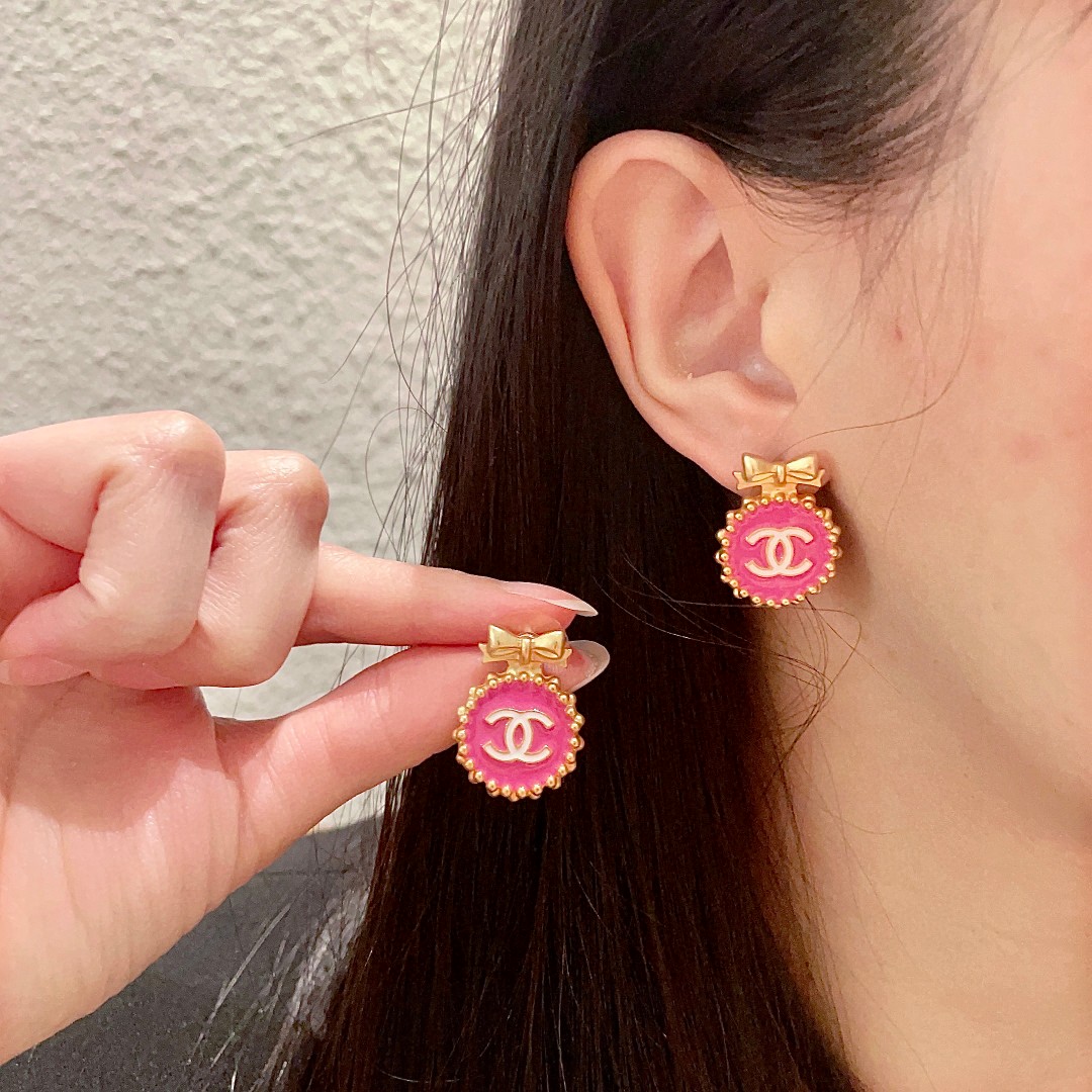  香奈儿✨蝴蝶结🎀双C耳钉