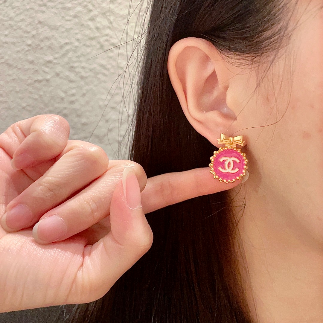  香奈儿✨蝴蝶结🎀双C耳钉