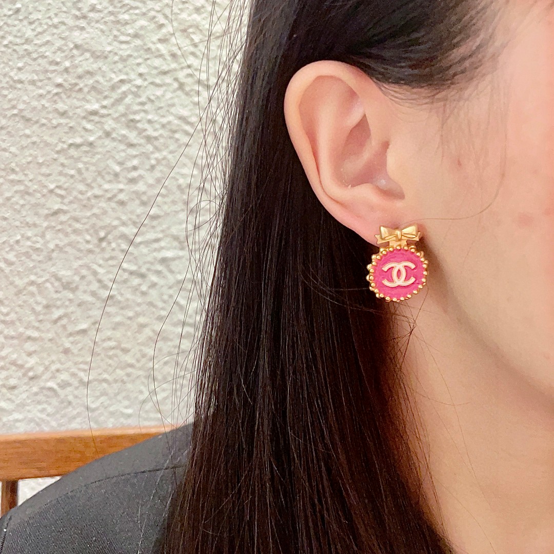  香奈儿✨蝴蝶结🎀双C耳钉