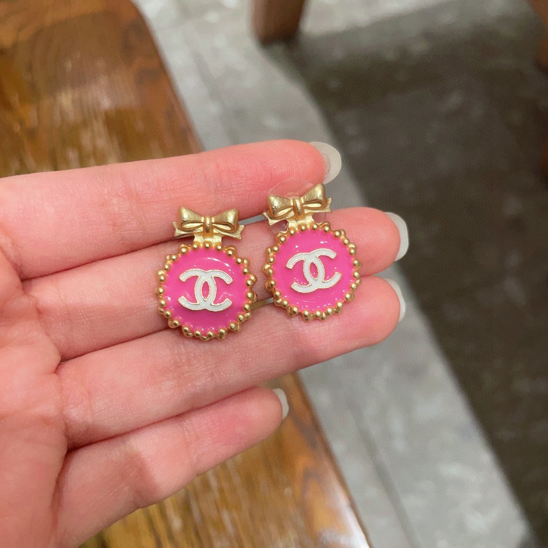  香奈儿✨蝴蝶结🎀双C耳钉