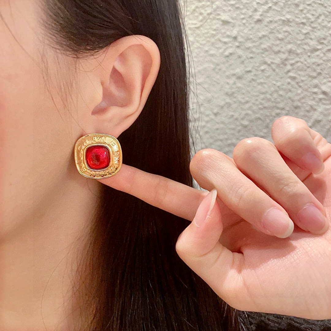  香奈儿✨经典双C耳钉