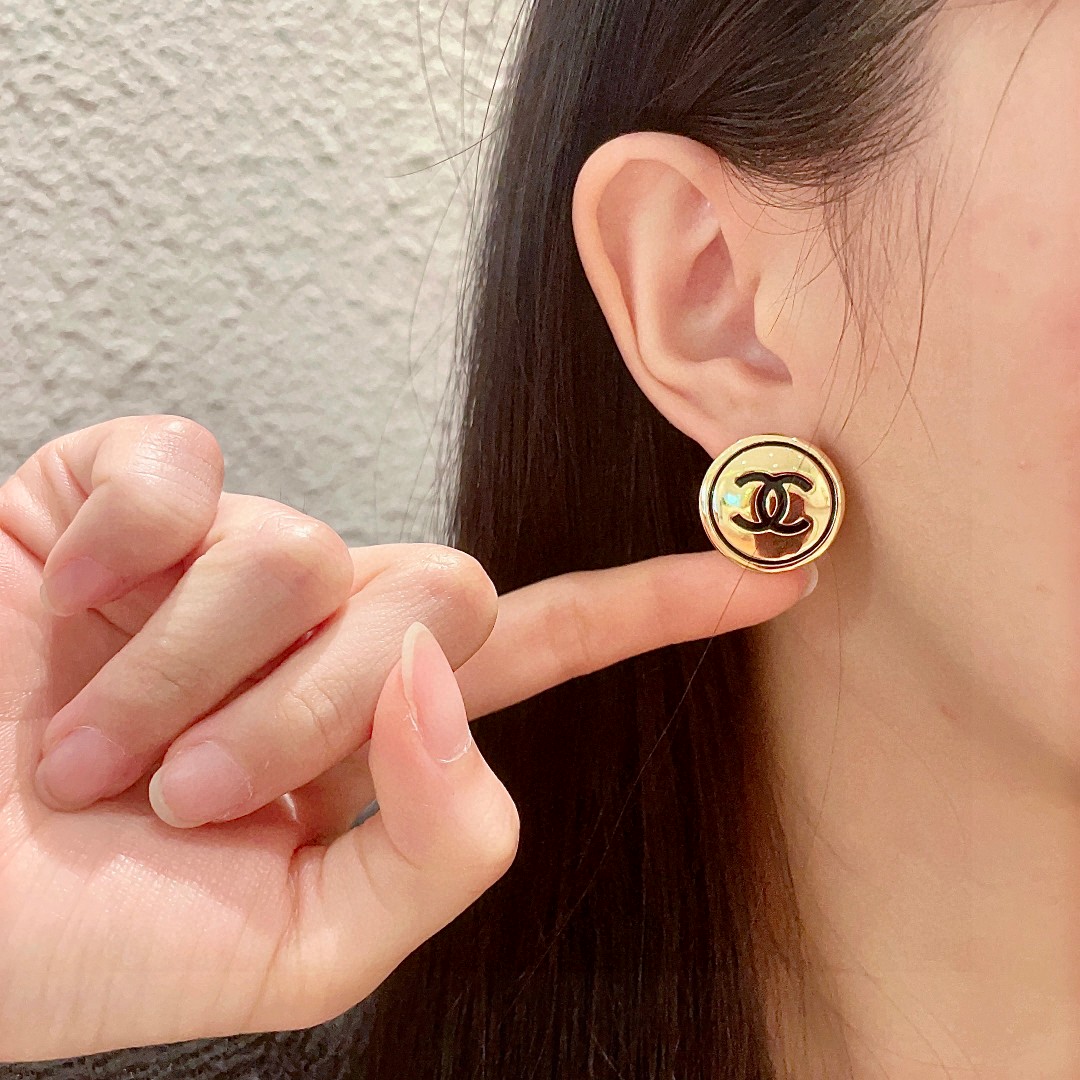  香奈儿✨经典双C耳钉