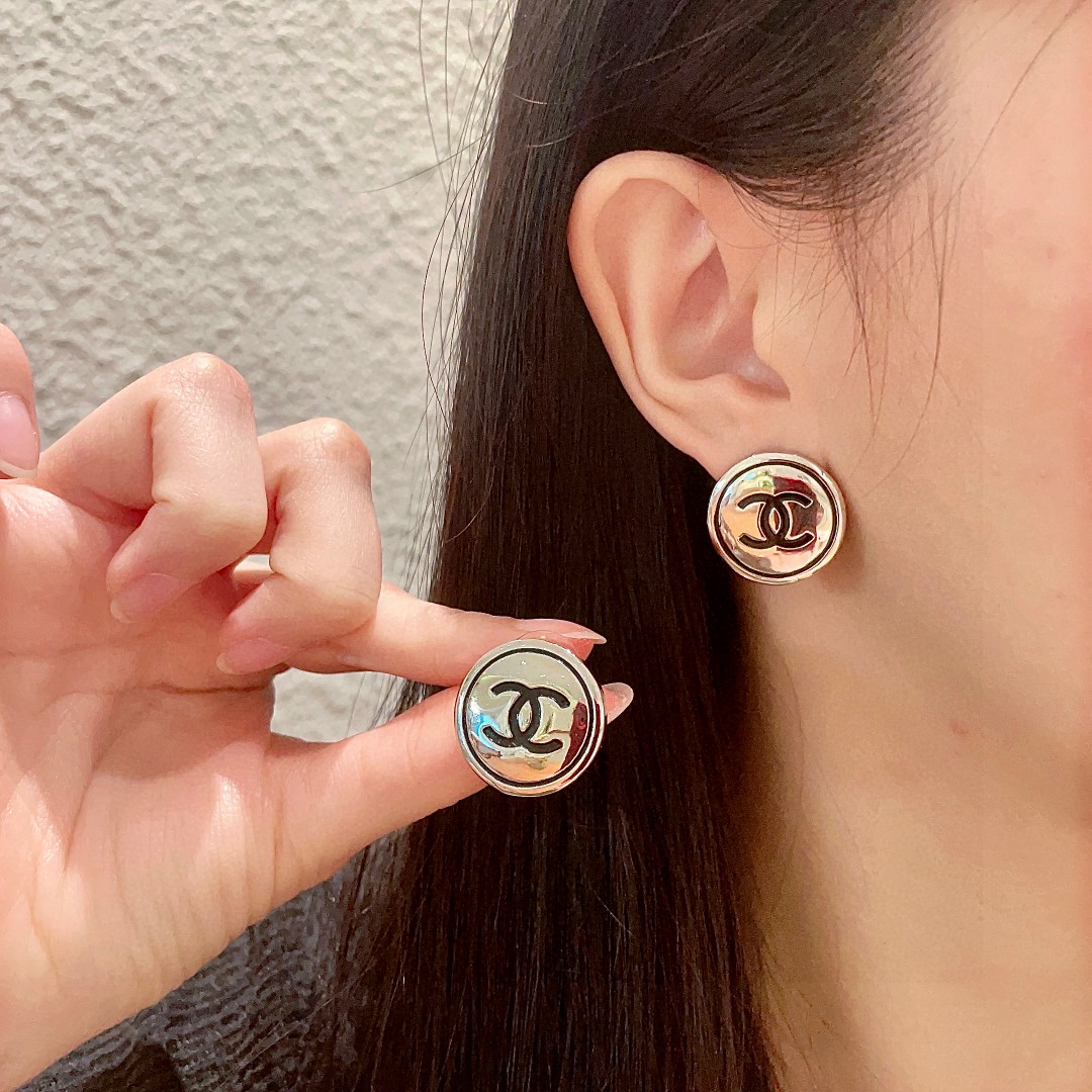  香奈儿✨经典双C耳钉