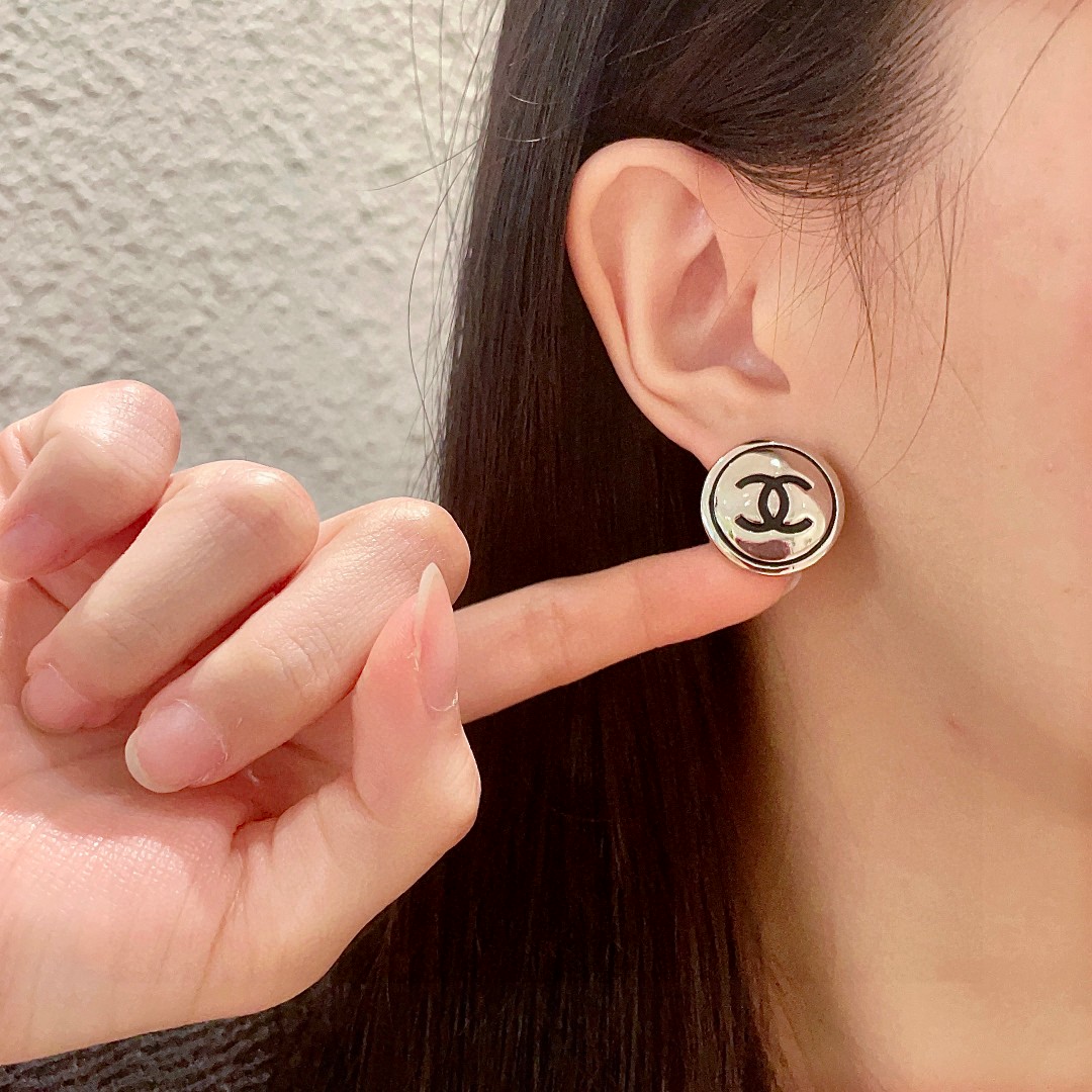  香奈儿✨经典双C耳钉