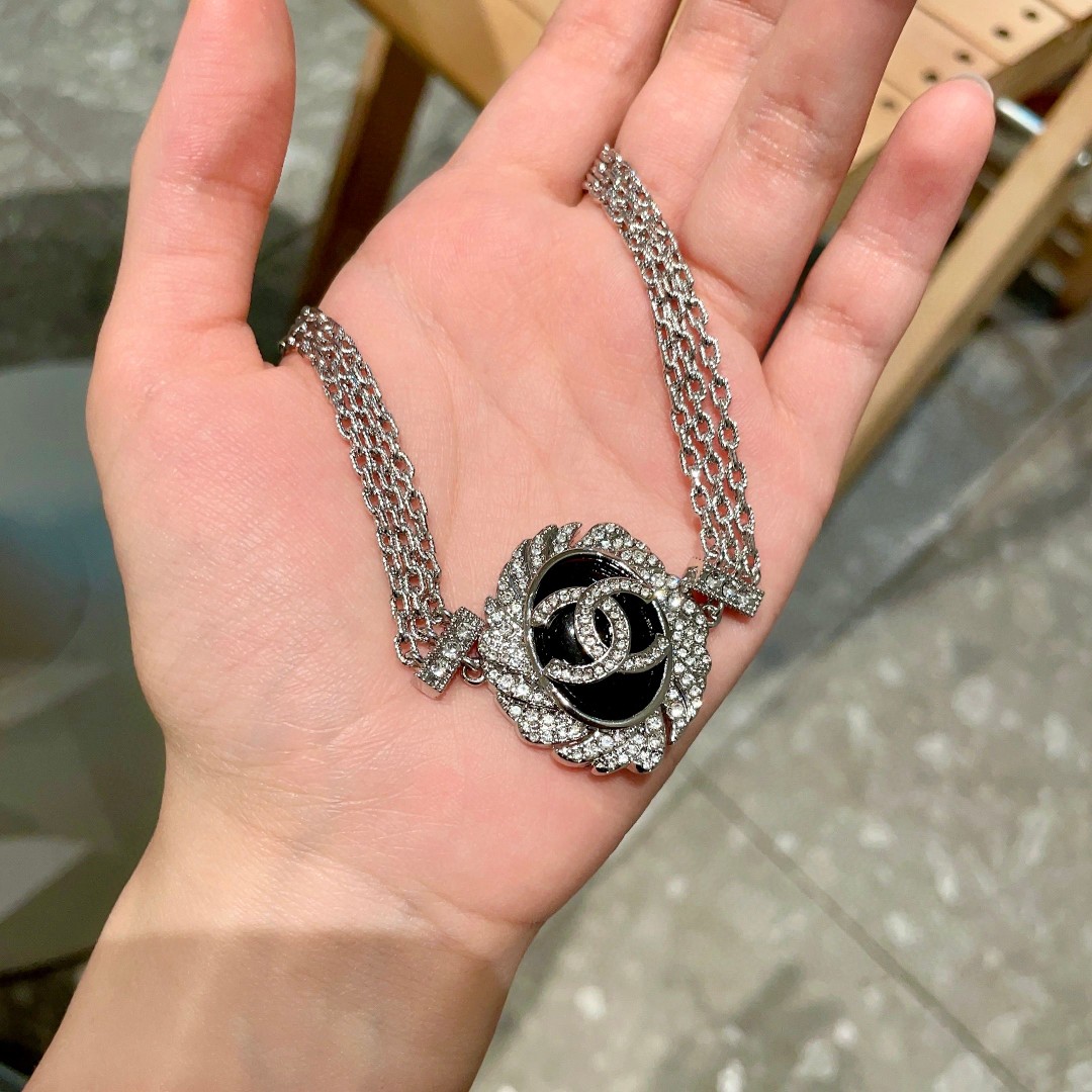  香奈儿✨双C镶钻 项链