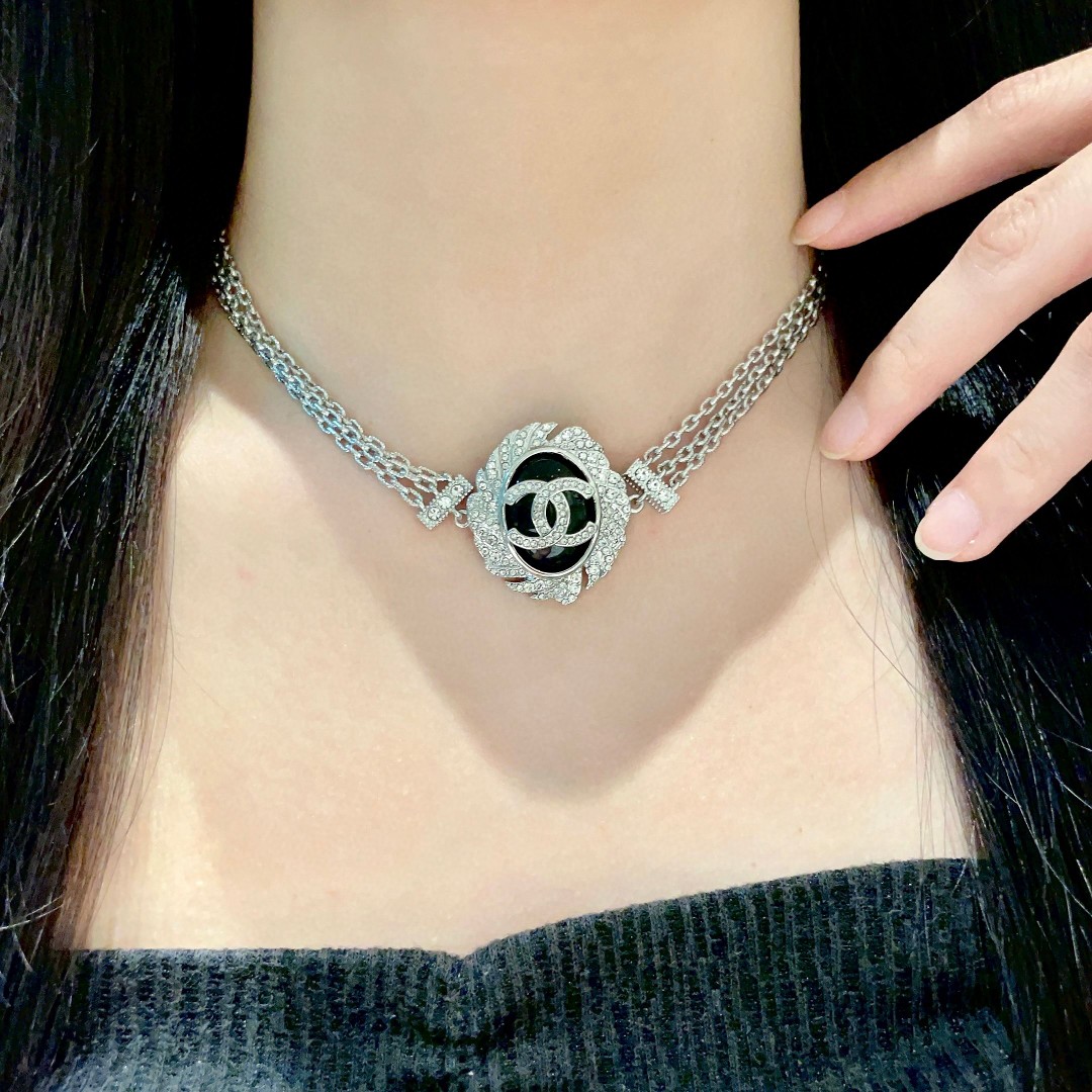  香奈儿✨双C镶钻 项链
