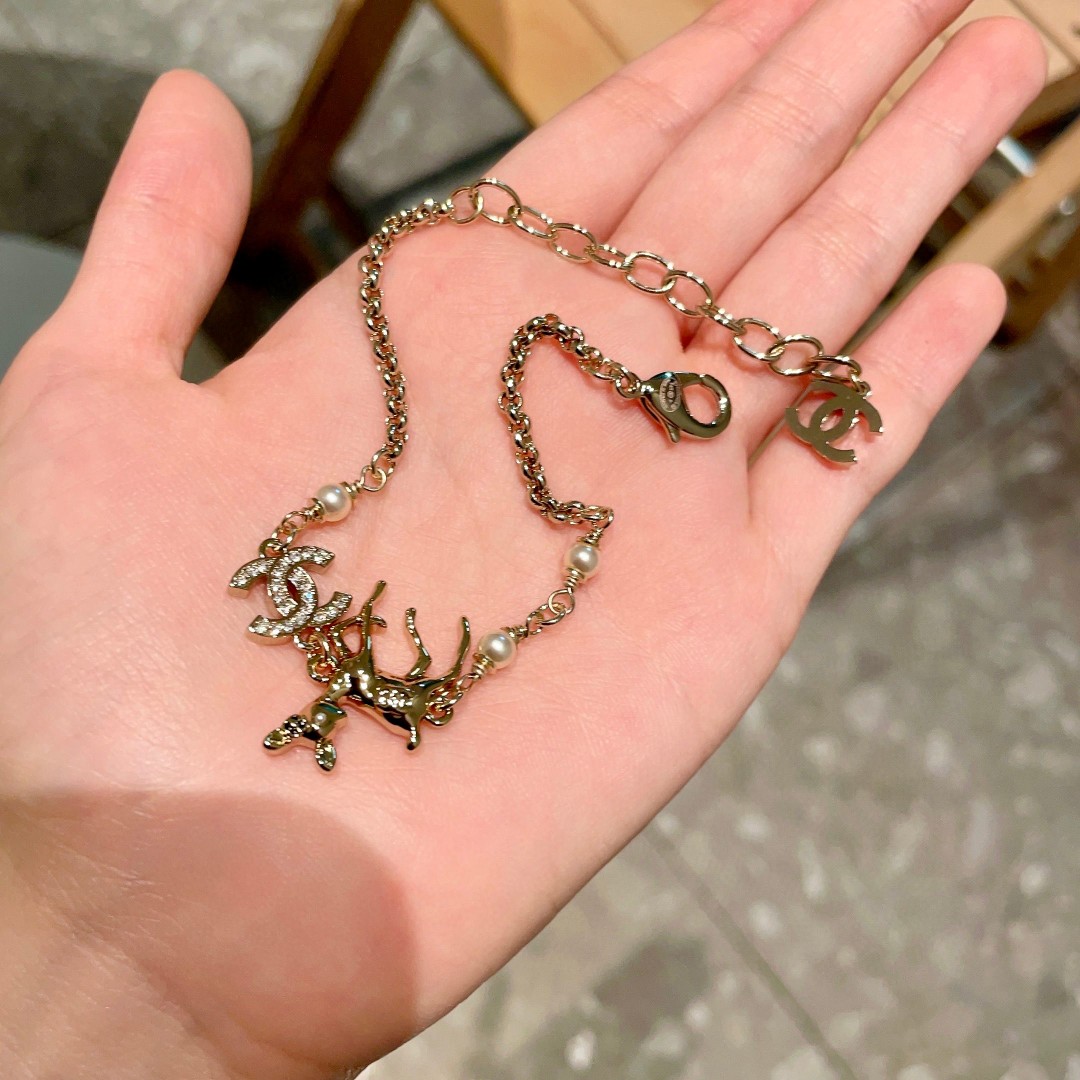  香奈儿✨ 小鹿🦌双C手链