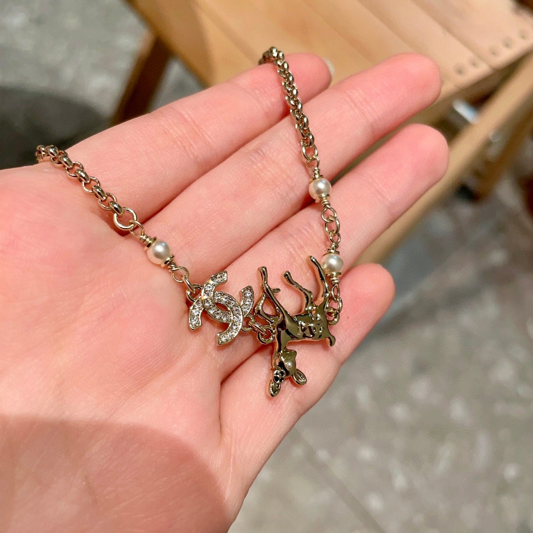  香奈儿✨ 小鹿🦌双C手链