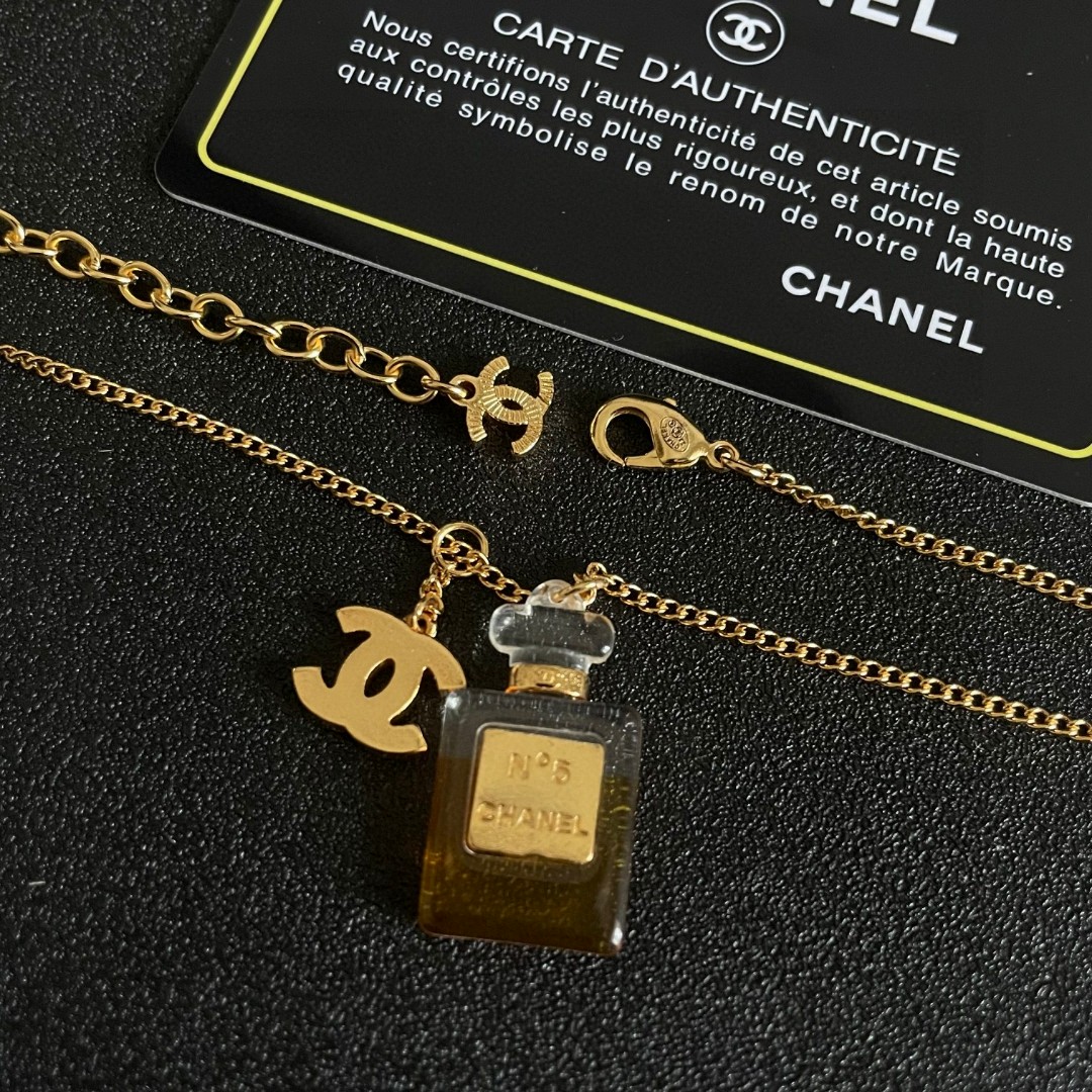  Chanel香奈儿 中古 项链👀小香家的款式真心无需多介绍😘🎶每一款都超好看，精致大方，非常显气质。