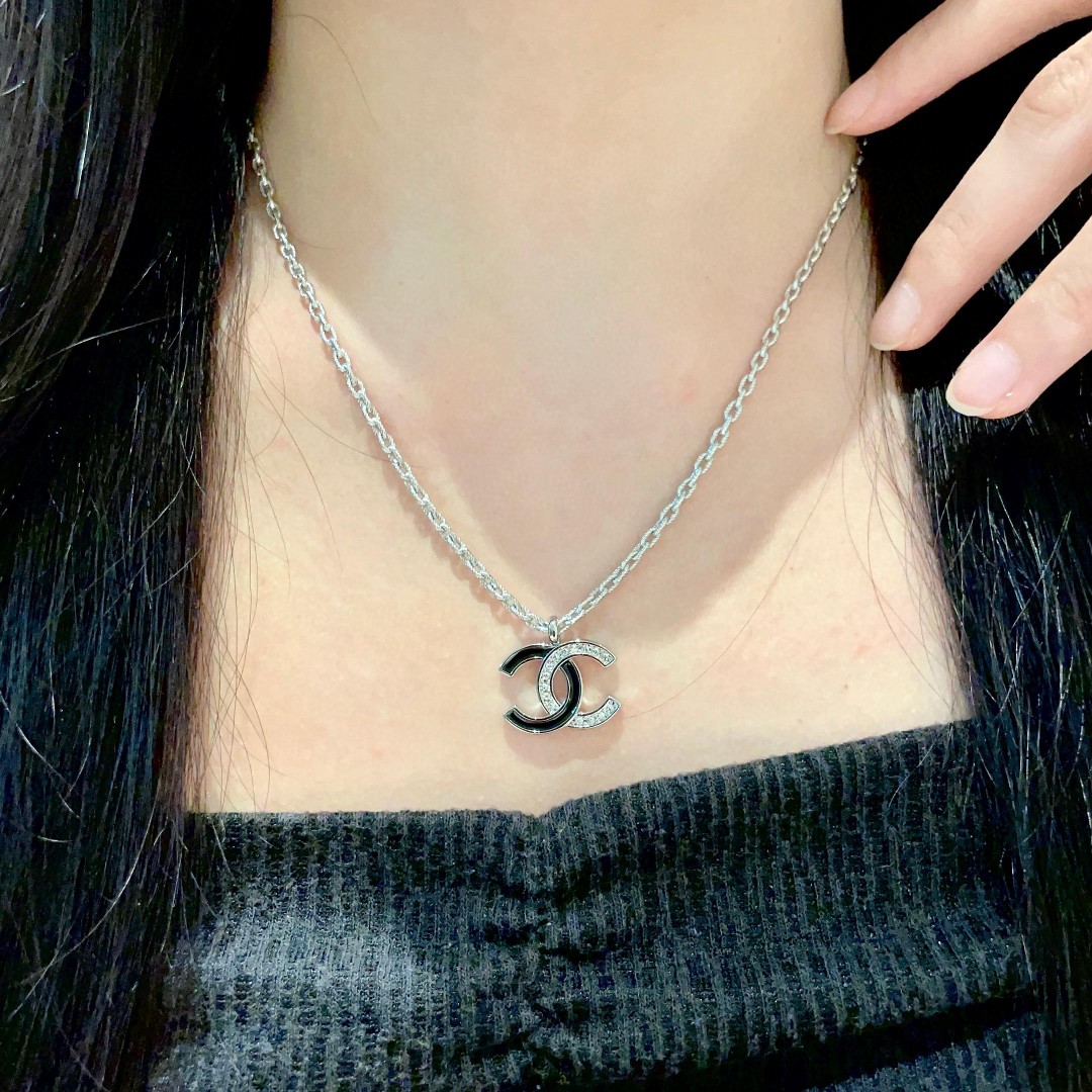  香奈儿✨ 双C拼色项链