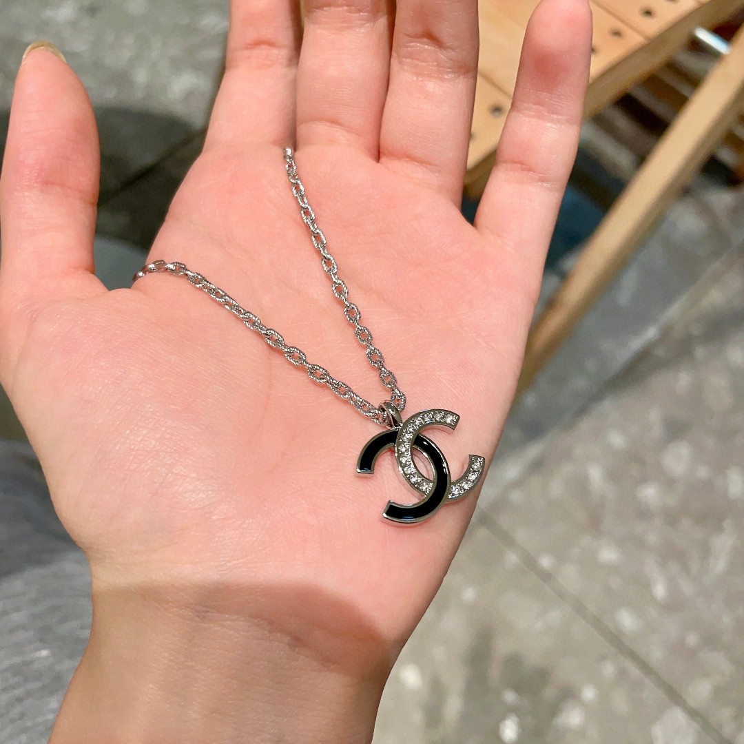  香奈儿✨ 双C拼色项链