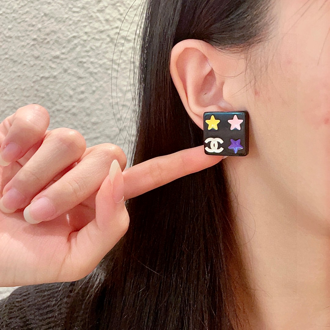  香奈儿✨方块星星双C耳钉